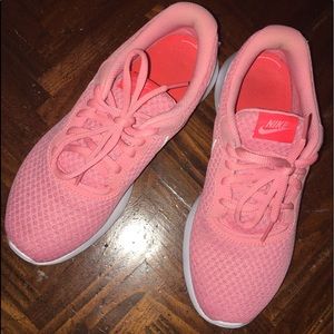 Nike Tajun Sneakers Coral